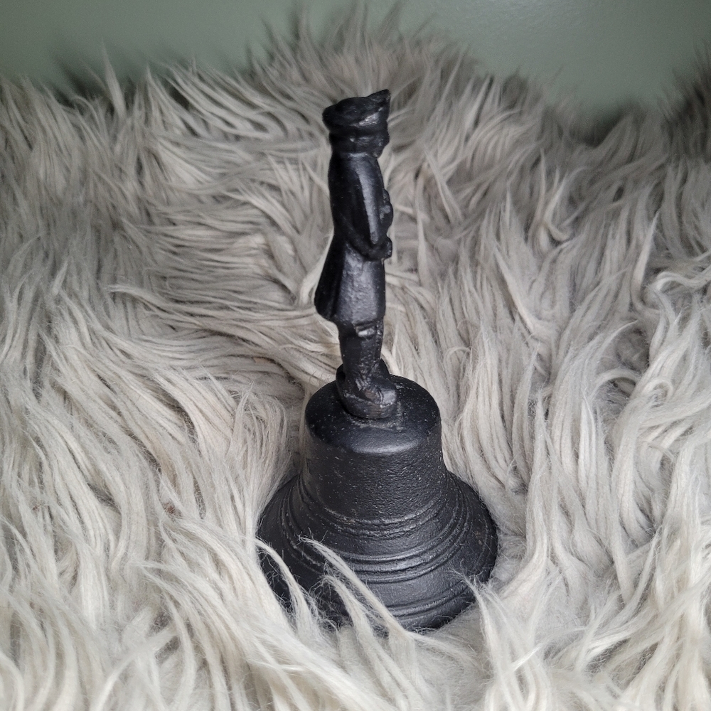 Vintage Cast Iron Soldier Dinner Bell - Picture 4 of 6